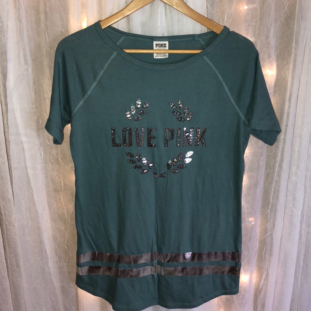 Vs PINK sequins tee. NWOT.